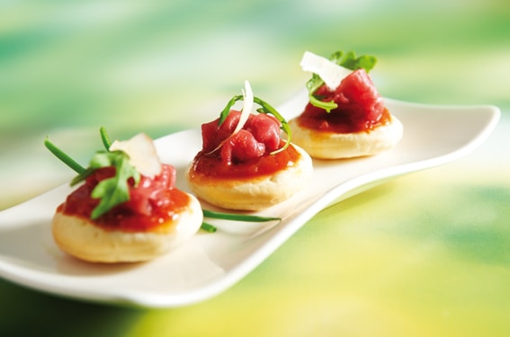 Mini-pizzas with Beef Carpaccio and Parmesan - 