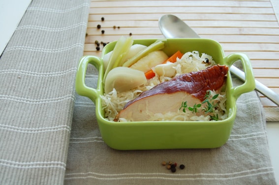 Choucroute with smoked chicken breast and seasonal vegetables - 