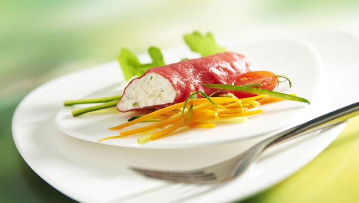 Beef carpaccio and fromage frais rolls - 
