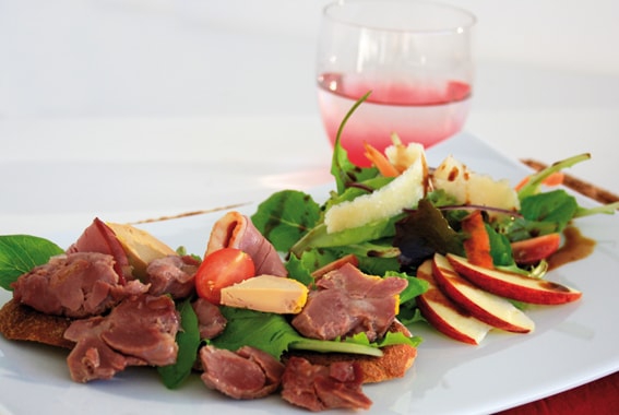 Perigord-style open sandwiches with confit chicken gizzards and duck breast - 