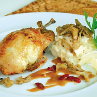 Quail stuffed with duck foie gras roasted with blueberries; risotto with oyster mushrooms - 