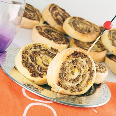 Shredded duck and crushed potatoes puff pastry rolls - 
