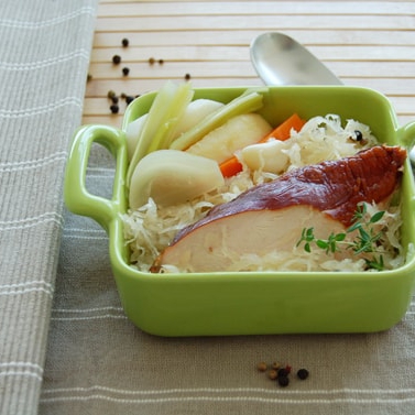 Choucroute with smoked chicken breast and seasonal vegetables - 