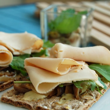 Chicken Breast Crackers with oyster mushrooms, rocket and grainy mustard - 