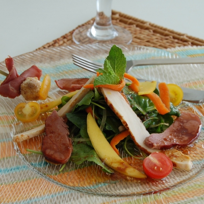 Thai-flavoured rocket, smoked duck breast, roast chicken breast, mangoes and cherry tomatoes - Jean Routhiau